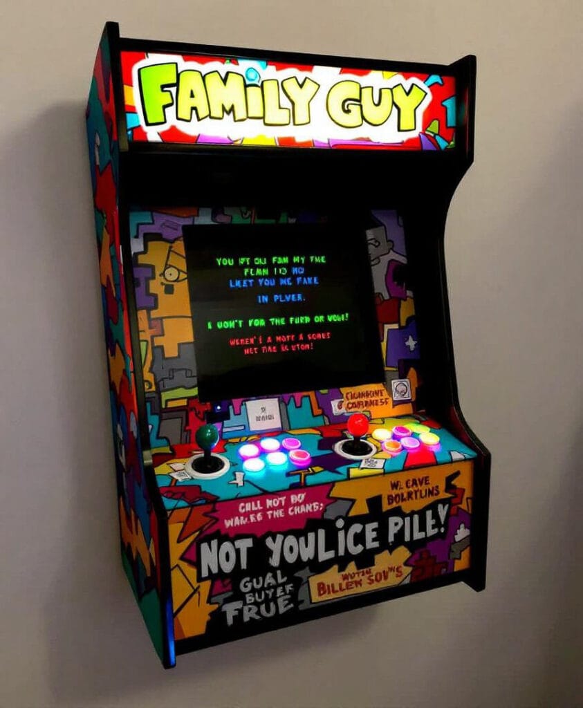 Wandmontierter Arcade-Automat mit Family Guy-Thema und buntem Design.